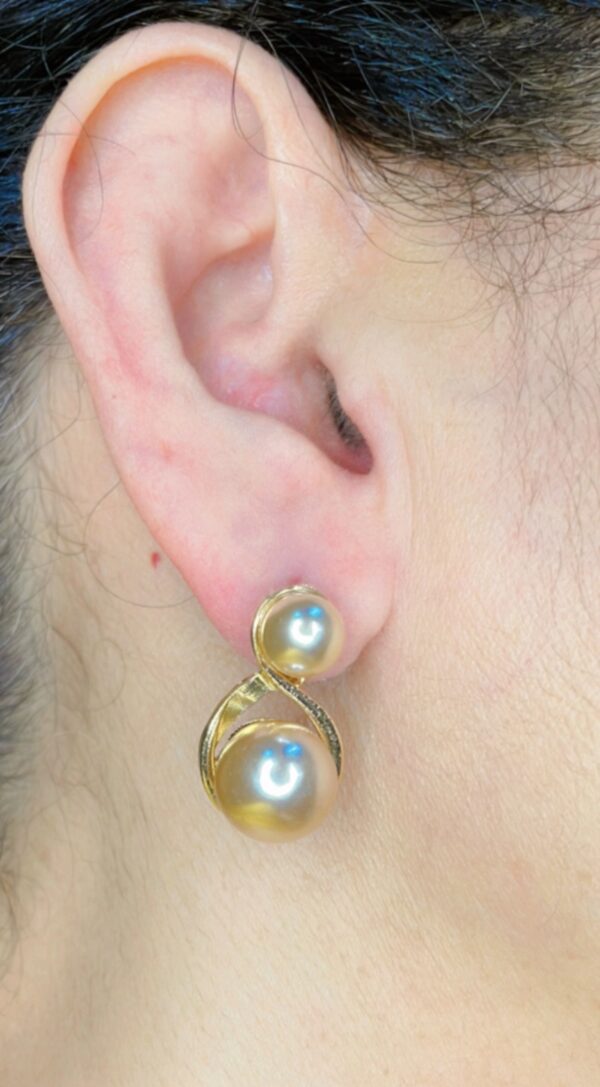 Pearl stud earrings - Image 3