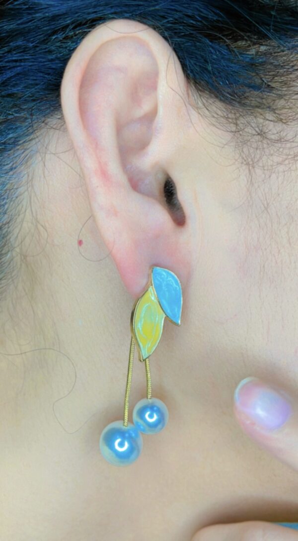 LEAF DROP TASSEL STUD EARRINGS - Image 3