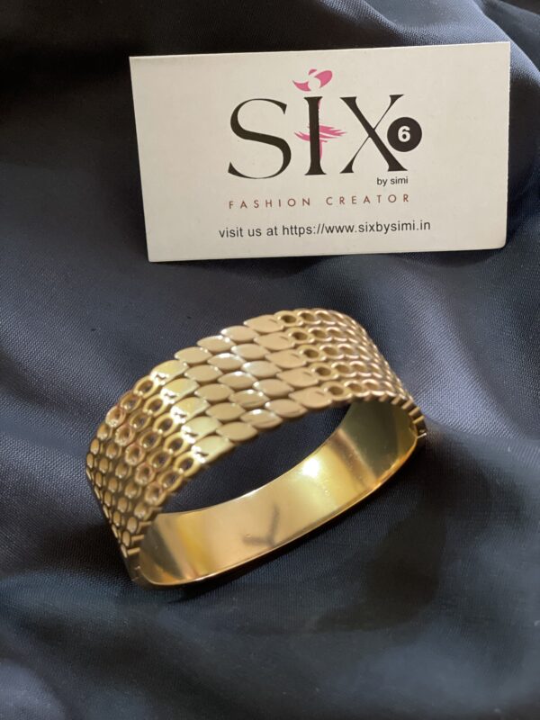 Anti tarnish broad bracelet