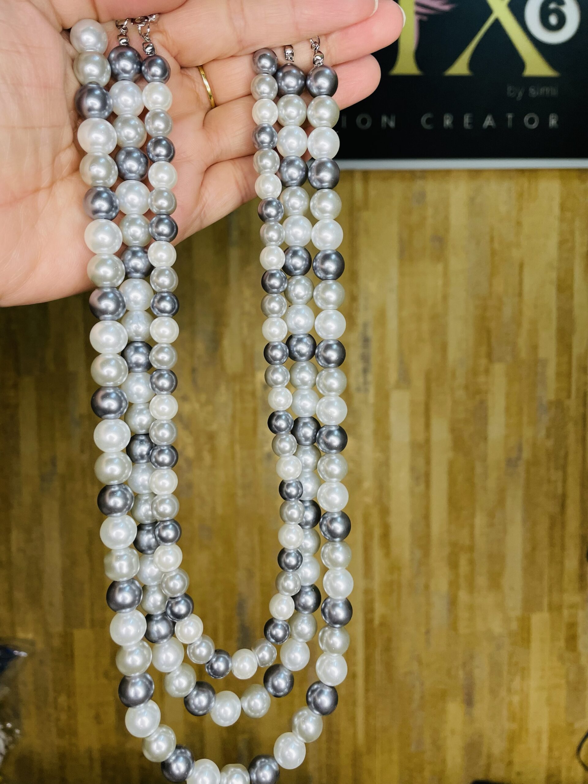 Three layers pearl set