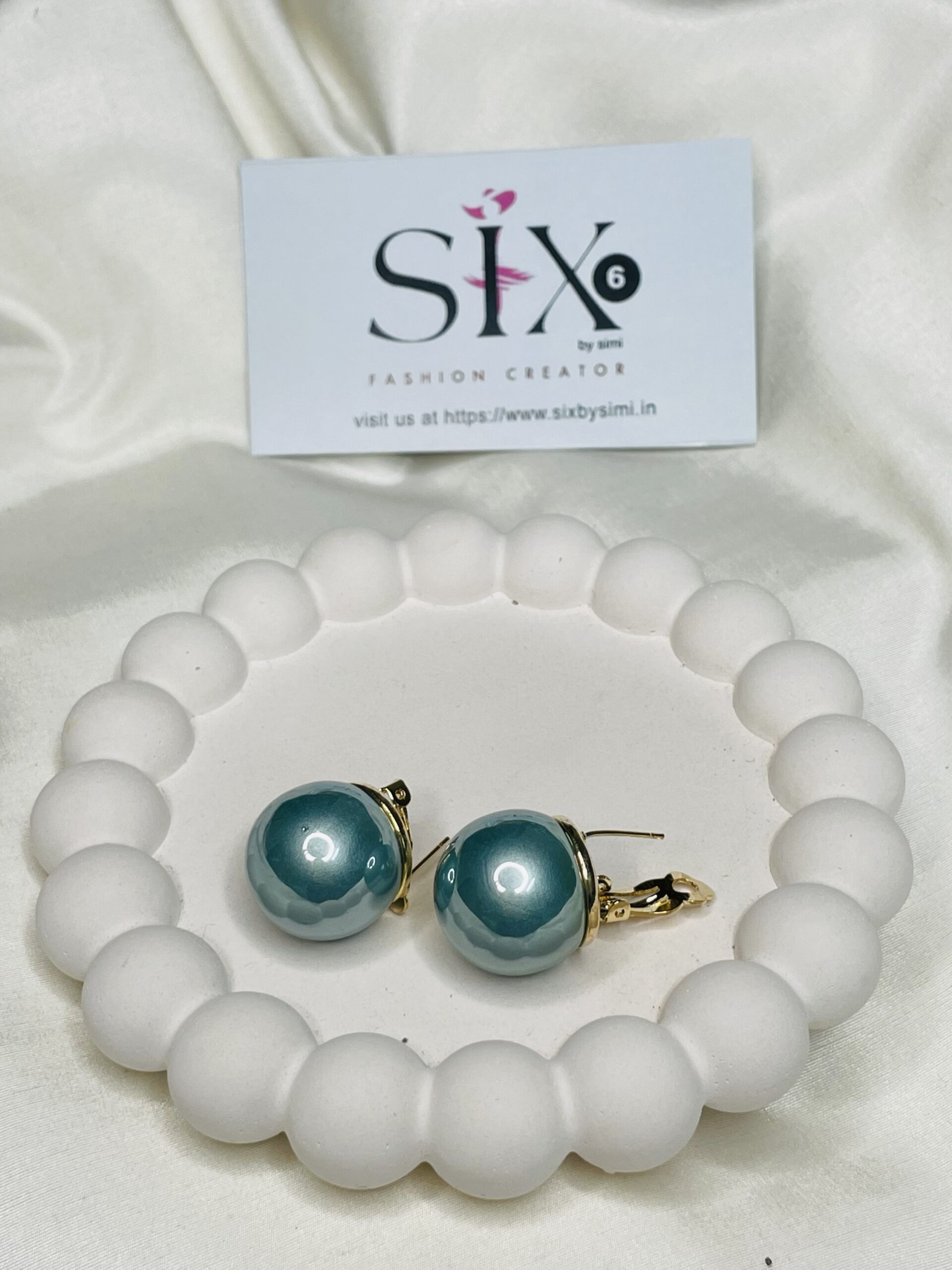 Oversized pearl studs