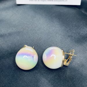 Oversized pearl studs