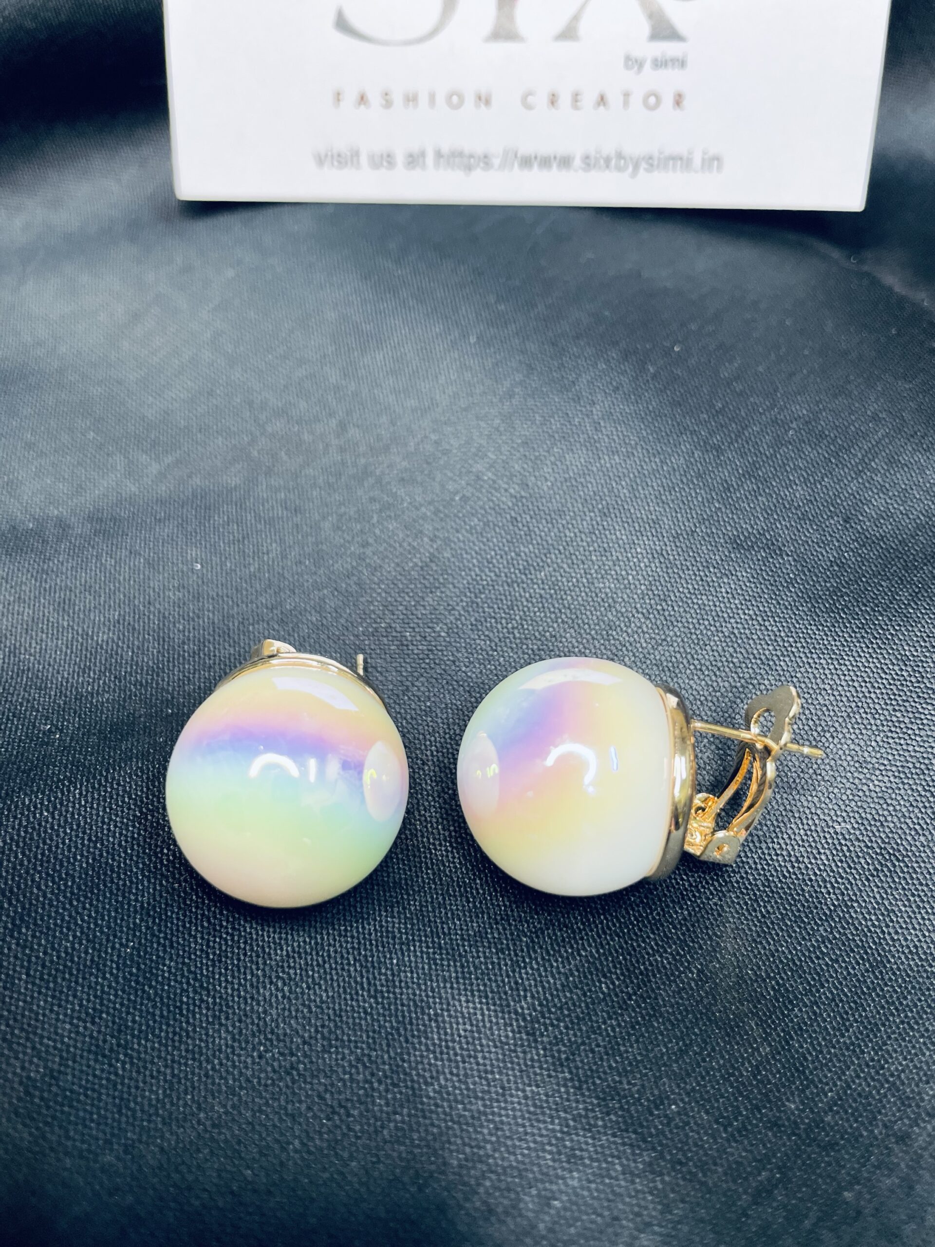 Oversized pearl studs