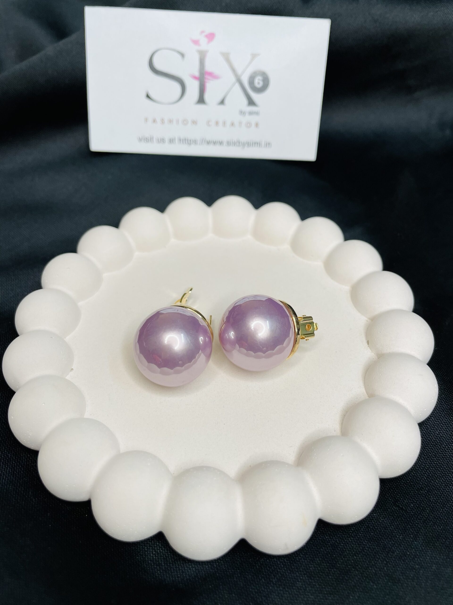 Oversized pearl studs