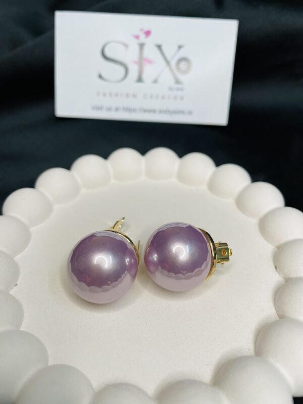 Oversized pearl studs - Image 2