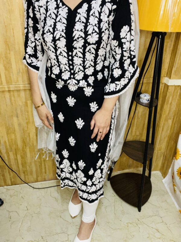 Chikankari Black & White - Image 3