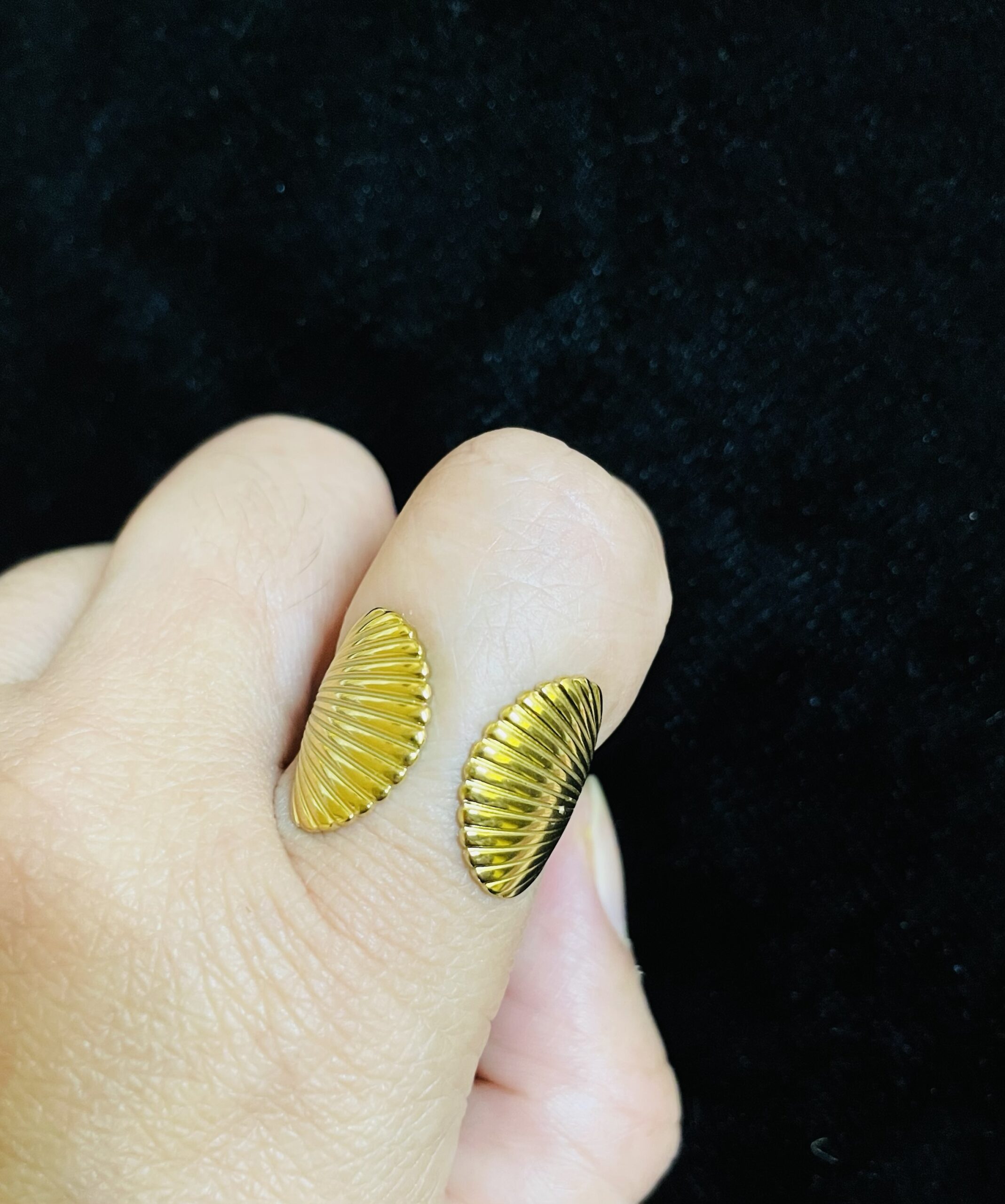 Shell style ring
