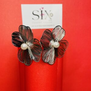 NEEDLE METAL FLOWER PEARL EARRINGS