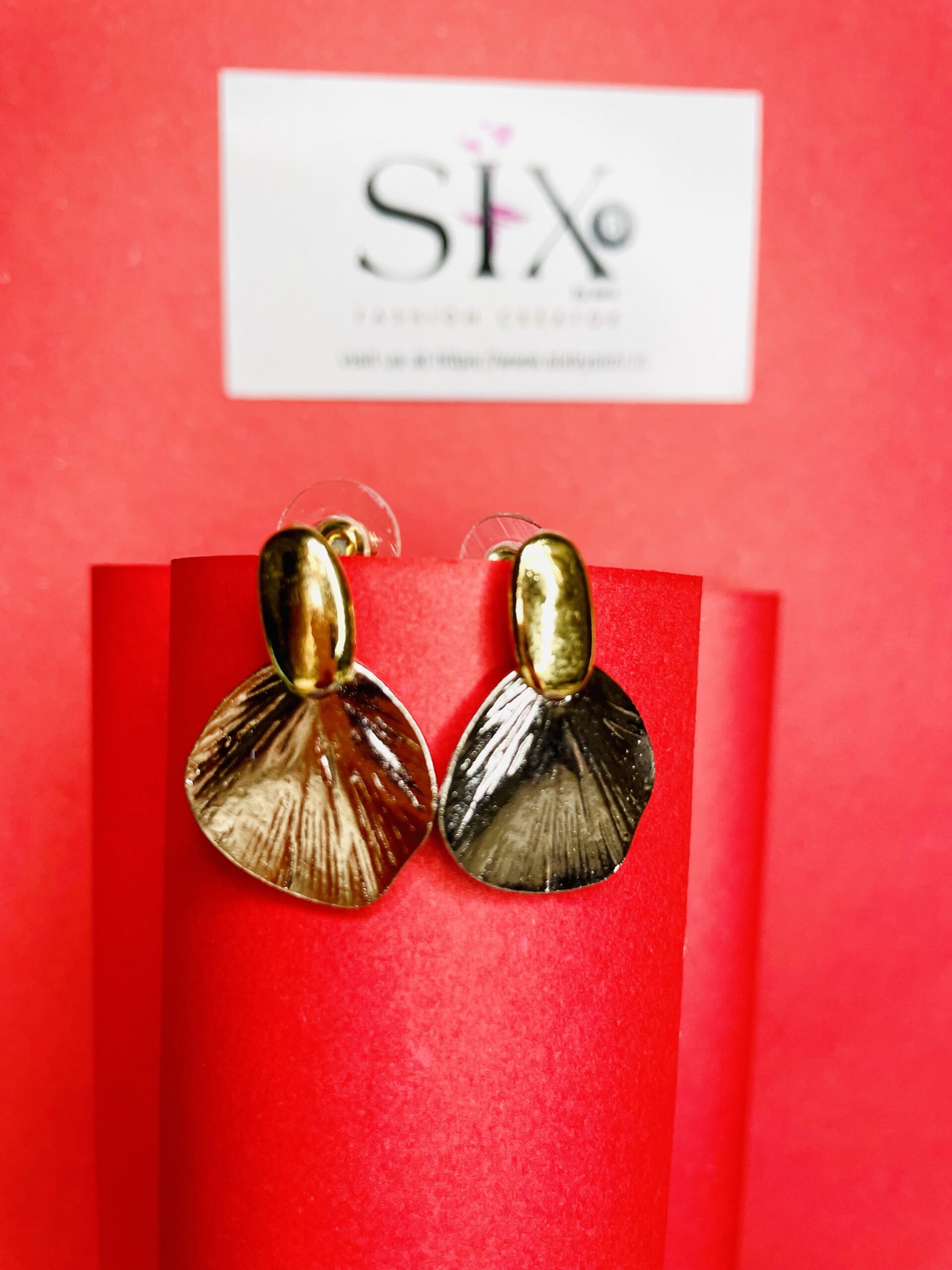 METAL SHELL EARRINGS