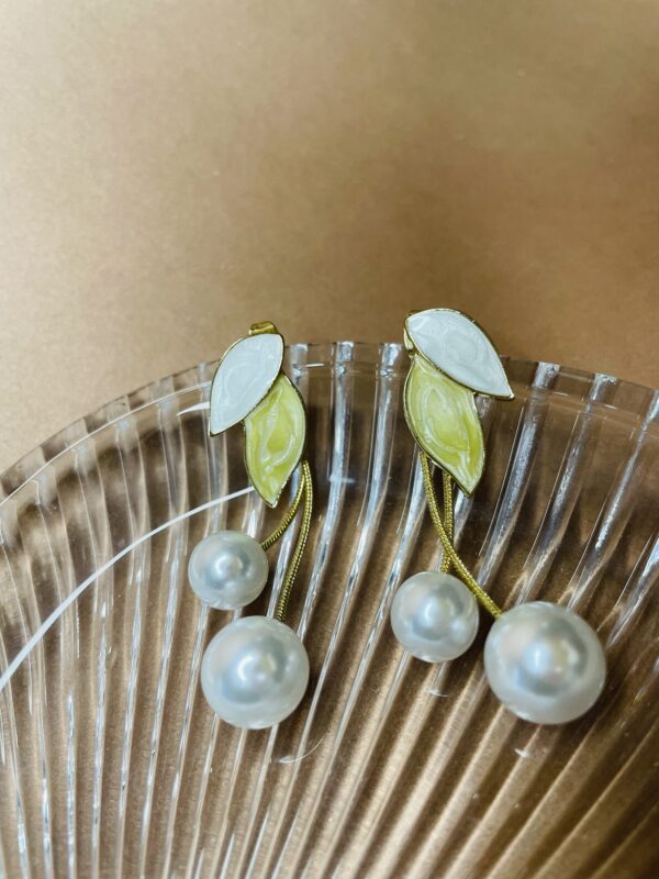 LEAF DROP TASSEL STUD EARRINGS - Image 2