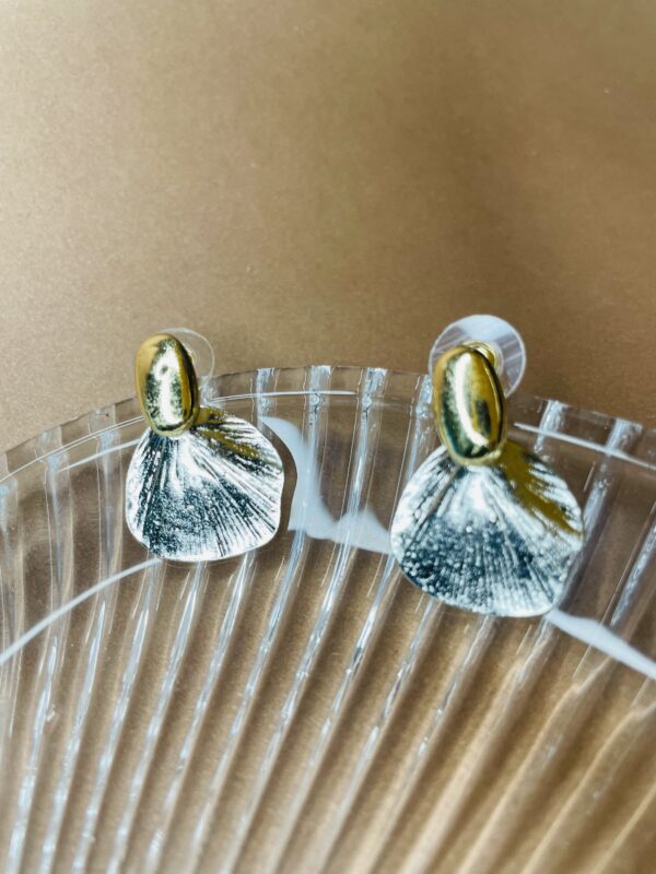 METAL SHELL EARRINGS - Image 2
