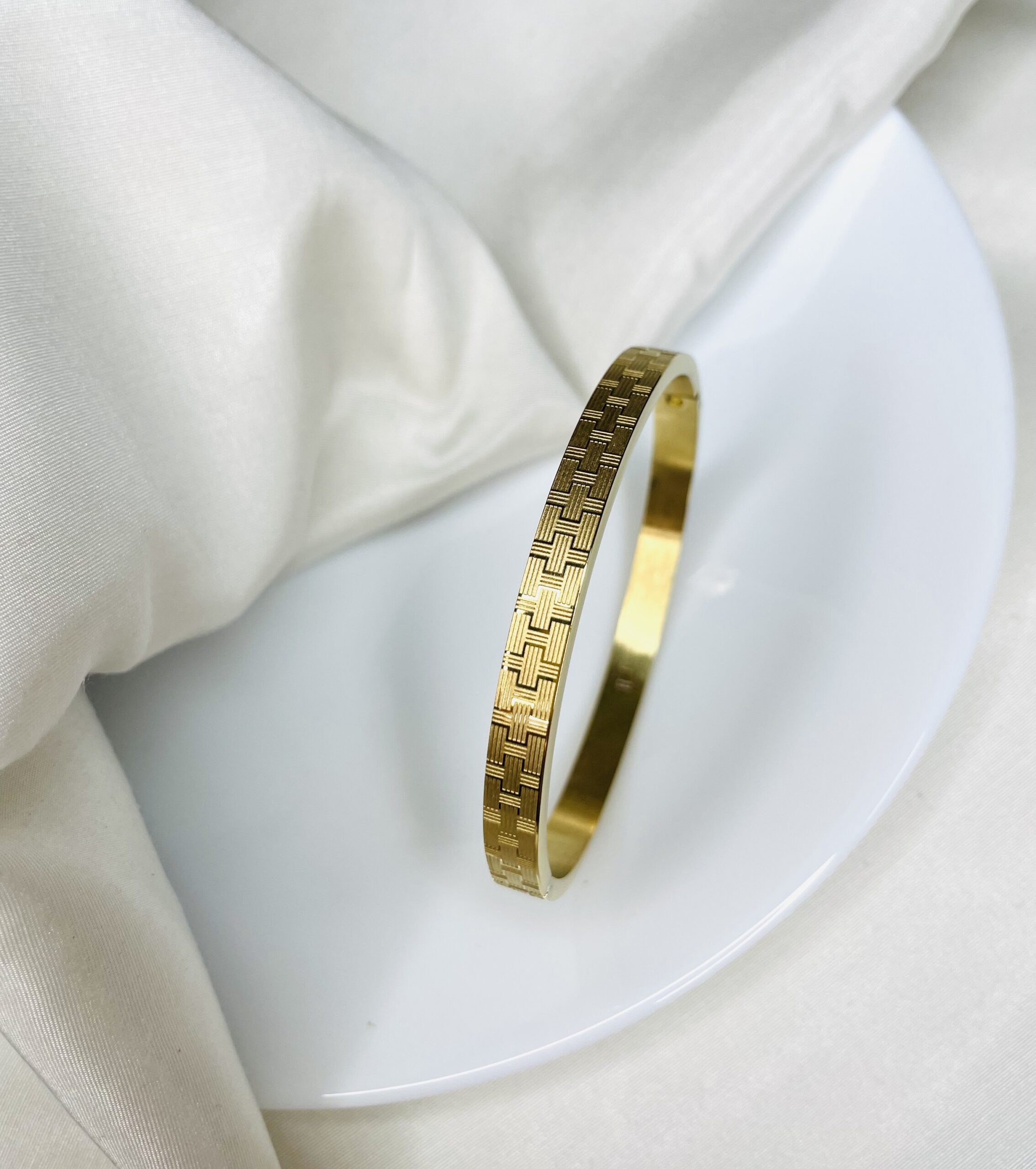 Anti tarnish bracelet