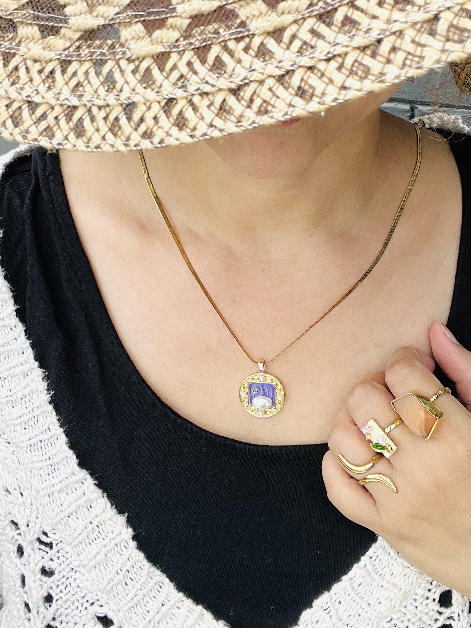 Anti tarnish chain with pendant